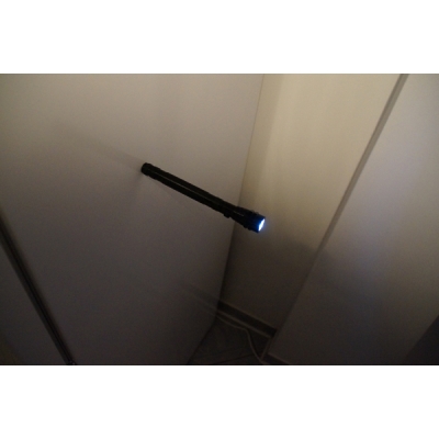 Latarka teleskopowa LED chwytak z magnesem