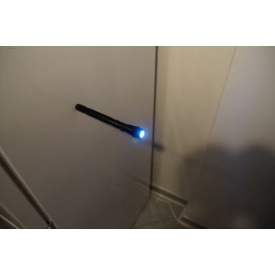 Latarka teleskopowa LED chwytak z magnesem