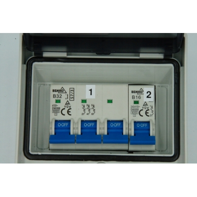 Rozdzielnica budowlana 32A/5 +2x230V zabezpieczona